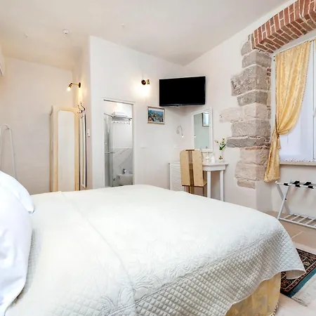 The Palace 4*